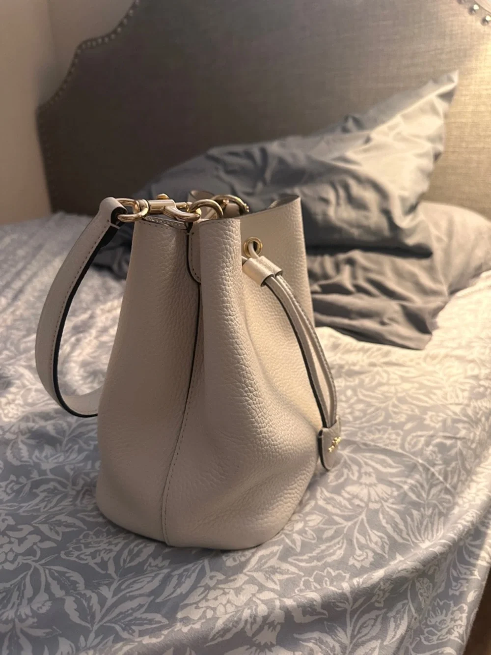Coach Pebble Leather Drawstring Bucket Bag in Chalk - Picture 2 of 2